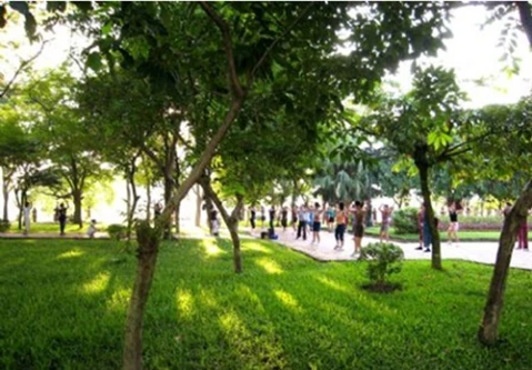 Bóng đen bò rạp dưới chân đôi nhân tình