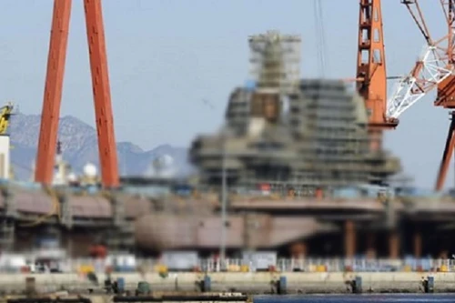 Trung Quốc chỉ trích vì báo Nhật Bản đăng ảnh tàu sân bay tối mật