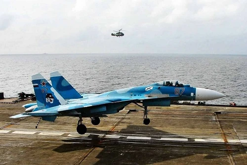 Tiêm kích hạm Su-33 của Nga trượt rơi xuống Địa Trung Hải