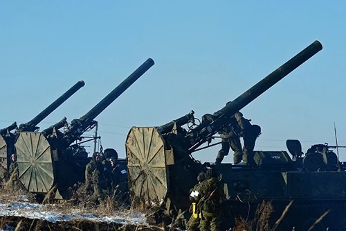 Quân đội Nga tập trận bằng pháo cối uy lực nhất thế giới 2S4 Tyulpan