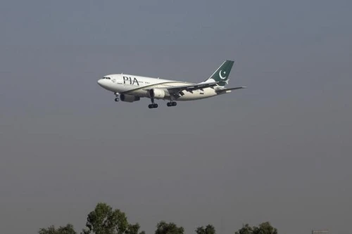 Máy bay của Pakistan rơi khi đang chở theo 47 người
