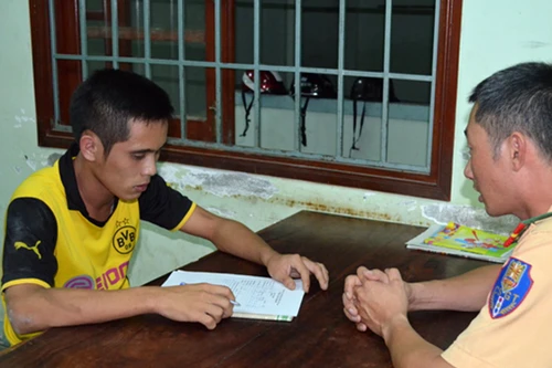 Tạm giữ đối tượng phóng nhanh lạng lách và đạp xe CSGT