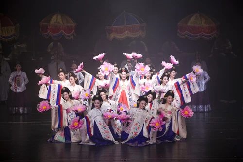 Biểu diễn nghệ thuật Việt Nam-Hàn Quốc