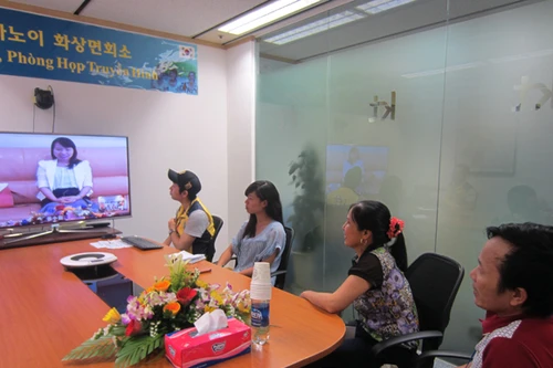 Giao lưu trực tuyến giữa các cô dâu Việt Nam tại Hàn Quốc và gia đình