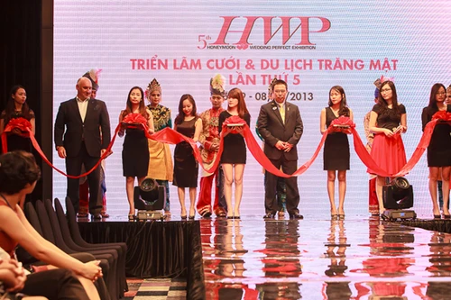 Khai mạc triển lãm "Cưới và du lịch trăng mật lần thứ 5"