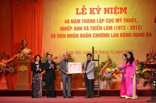 Cục Mỹ thuật Nhiếp ảnh và Triển lãm đón nhận Huân chương Lao động hạng Ba