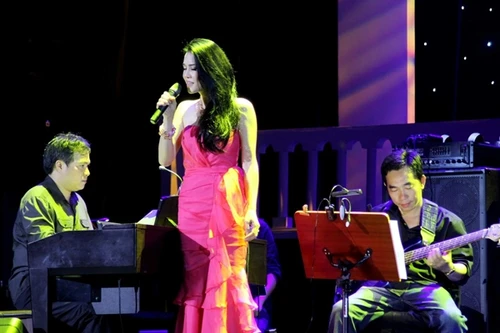 Thu Phương luôn chờ để được hát nhạc Việt Anh