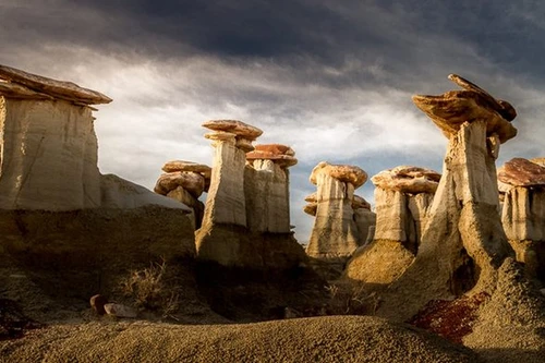 Vùng đất kỳ lạ với các tảng đá có hình thù như cây nấm