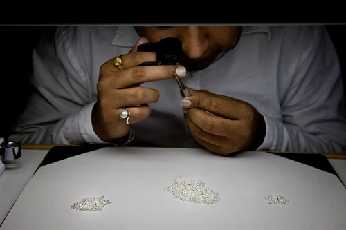 Khám phá khu chợ chế tác kim cương lớn nhất thế giới