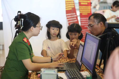 Phát huy vai trò gương mẫu tiên phong trong đổi mới hành chính, vì sự bình yên Thủ đô 