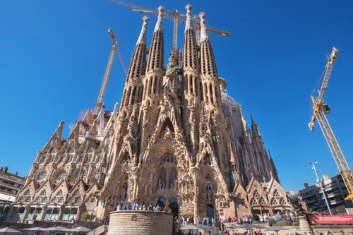 Kỳ quan thế giới xây dựng hơn 140 năm vẫn chưa xong