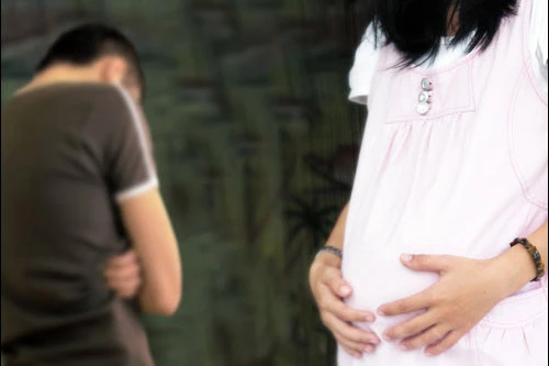 Người yêu chối bỏ cái thai, giờ quay về đòi nhận con