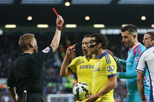 Vừa vô địch Ngoại hạng, Chelsea đã thua sốc