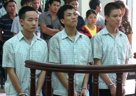 Vào tù vì “giải cứu” đồng bọn khi bị CSGT kiểm tra lỗi