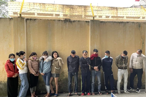 Bắt quả tang 11 đối tượng sử dụng trái phép chất ma túy trong quán karaoke