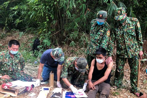 Một người Lào vượt biên trái phép vào Việt Nam cùng 38.000 viên ma túy