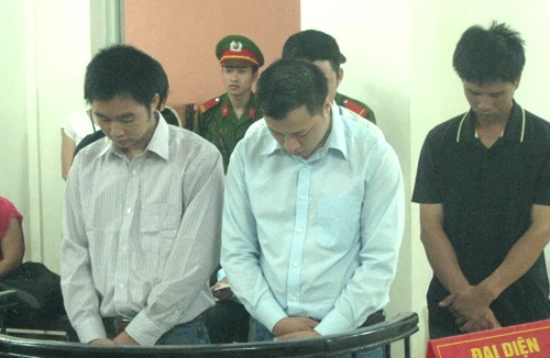 4 kỹ sư và một lái xe "rút ruột" công trình cầu Nhật Tân