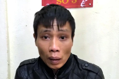 Lấy bến xe buýt làm nơi hành nghề “5 ngón”