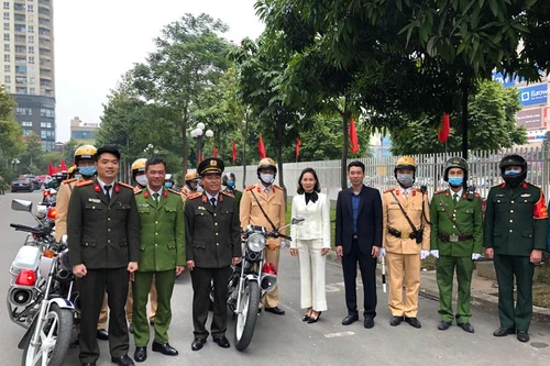 Hình ảnh đẹp chiến sỹ Công an Thủ đô trong con mắt người dân