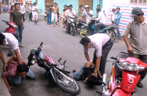 Vừa cướp giật điện thoại thì gặp CSCĐ