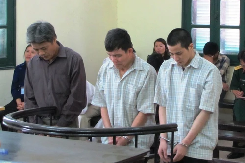 Con rể giúp bố vợ đòi nợ bằng dao