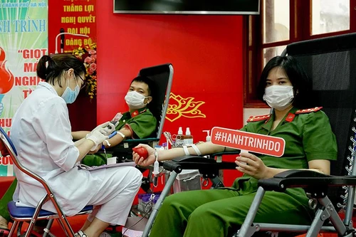 "Giọt máu nghĩa tình" - chung tay đẩy lùi dịch Covid-19