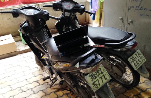 Giả làm đôi tình nhân cùng nhau đi trộm cắp