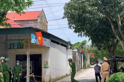 Bắt giữ nghi can cố thủ trong nhà sau nhiều tiếng súng nổ khiến 2 người tử vong