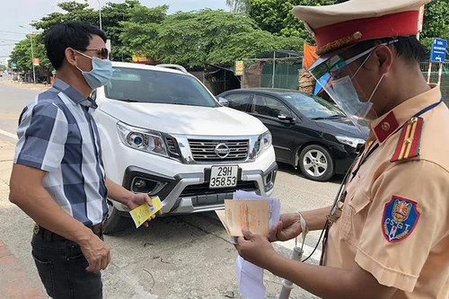 Hà Nội: Xử lý lái xe đi sai lộ trình trong thời gian giãn cách xã hội