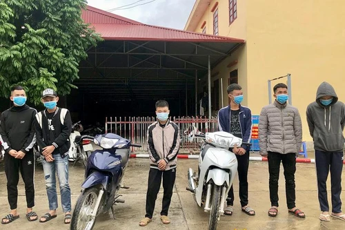 Xử phạt 2 ‘quái xế’ bốc đầu, lạng lách đánh võng quay Tiktok đăng facebook