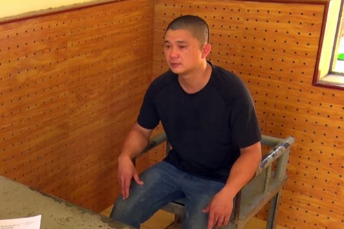 Chống lại lực lượng thi hành công vụ vì trên xe chở hàng lậu