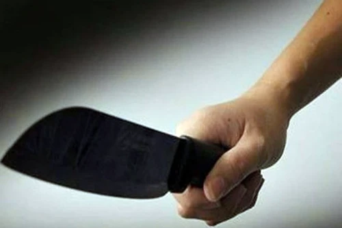 Bắt giữ nghi can dùng dao cứa cổ chủ hiệu tạp hóa