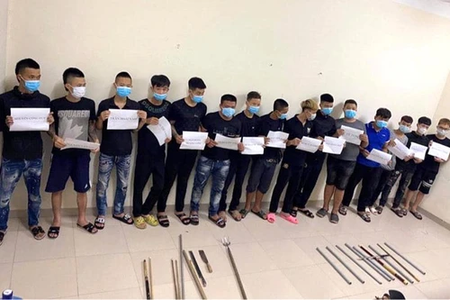 Hàng chục thanh niên mang hung khí hẹn gặp nhau để giải quyết mâu thuẫn