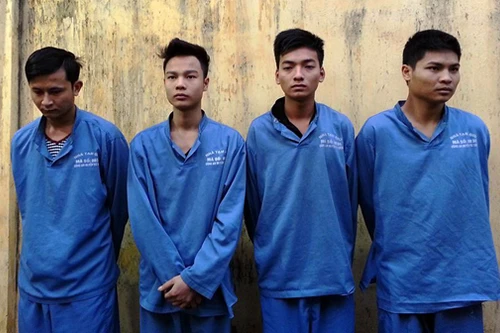 Triệt phá nhóm bảo kê, cưỡng đoạt tiền ở bến xe Nam Thăng Long