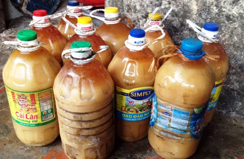 Hà Nội: Phát hiện lò chưng cất hơn 1 tấn mỡ bẩn 