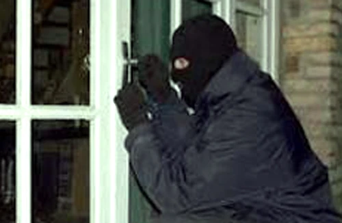 Giả danh cán bộ đi kiểm tra nơi làm việc cũ để... cướp