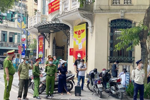 Quận Hoàn Kiếm, Hà Nội: Ba ngày xử phạt hơn 100 trường hợp không đeo khẩu trang