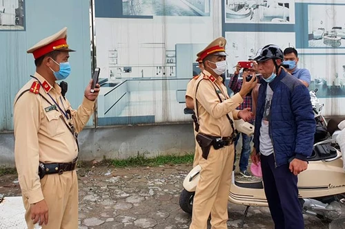 Mải vui uống rượu bia đám cưới, gặp CSGT mới giật mình ‘nhớ ra’ phạm luật