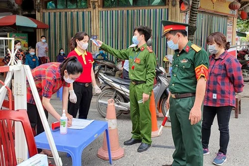 Vĩnh Phúc: Tạm đình chỉ công tác Chủ tịch UBND thị trấn vì lơ là phòng, chống dịch Covid-19