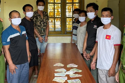 Bắt quả tang nhóm đối tượng đánh bạc trên tàu cá