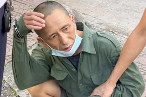 Lật tẩy bí mật trong cánh tay bó bột của đối tượng nghiện