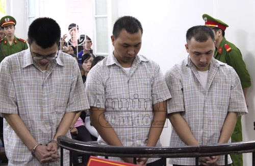 Nhóm sinh viên "tung chưởng" rồi dùng dao đâm chết bạn ngay tại học đường