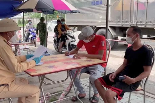 Hải Dương: Phát hiện 2 trường hợp nghi dùng giấy xét nghiệm Covid-19 giả để qua chốt kiểm soát dịch