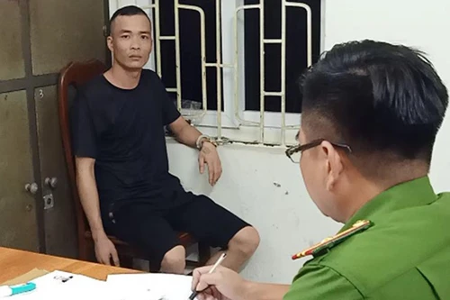 Chặn đầu, đánh tài xế ô tô vì không cho vượt