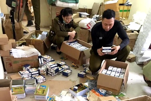 Bắt giam 2 đối tượng sản xuất thuốc chữa bệnh và thực phẩm chức năng giả