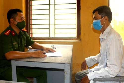 "Tranh thủ" cướp khi đang trên đường đi điều trị cai nghiện về