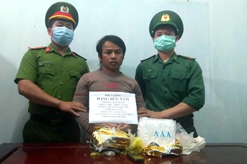 Bị bắt khi đang vận chuyển thuê 2kg ma tuý