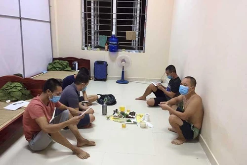 5 người ăn nhậu trong khu cách ly tập trung đối diện với mức tiền phạt 37,5 triệu đồng
