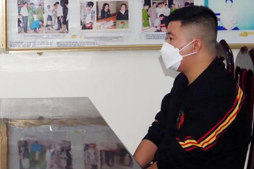 Vận động thành công đối tượng truy nã ra đầu thú 