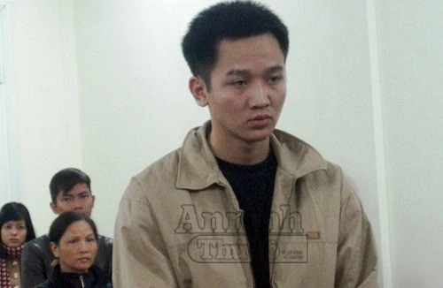 Nhân viên trông xe sát hại nhân viên chạy bàn vì bị... "soi"